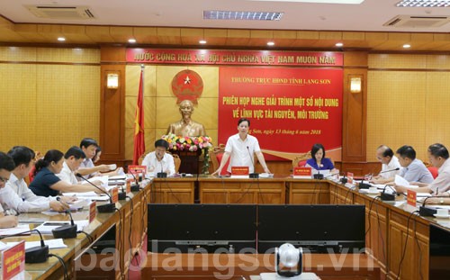 Đồng chí Hoàng Văn Nghiệm - Phó Bí thư Thường trực Tỉnh ủy, Chủ tịch HĐND tỉnh phát biểu tại phiên họp