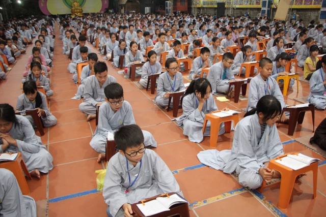 Gần 1.000 bạn trẻ TP.Thái Bình về dự khóa tu
