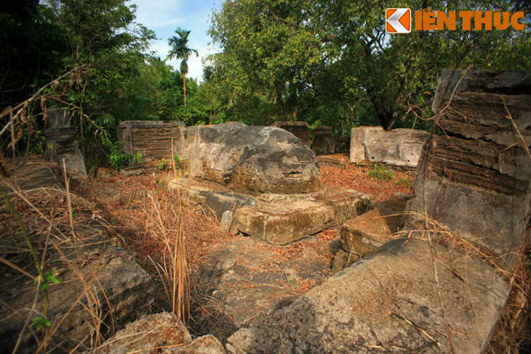 Tận mục ngôi mộ cổ bị xiềng bí ẩn nhất Việt Nam