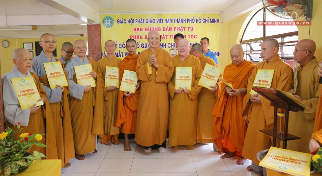 HT.Thích Chơn Không trao quyết định chuẩn y nhân sự cho các thành viên Phân ban Phật tử dân tộc