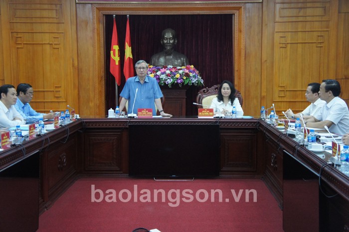 Đồng chí Trần Quốc Vượng, Ủy viên Bộ Chính trị, Thường trực Ban Bí thư phát biểu tại buổi làm việc với Ban Thường vụ Tỉnh ủy Lạng Sơn