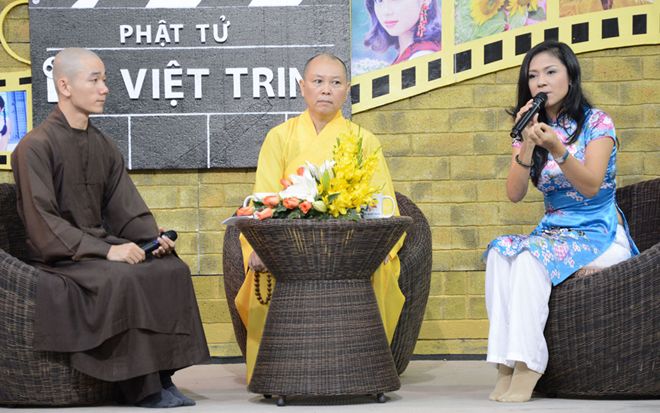 Việt Trinh tìm bình yên tại cửa chùa