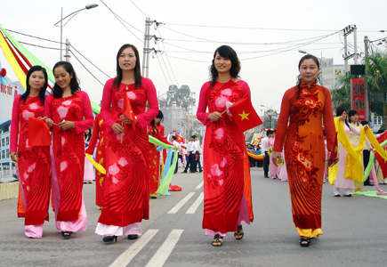 Nữ Nhà báo Lạng Sơn trong ngày hội lớn của tỉnh - Ảnh: BT