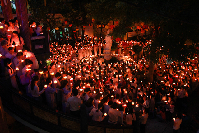 TP.HCM: Lung linh Lễ Rước đèn Dược Sư tại chùa Từ Tân