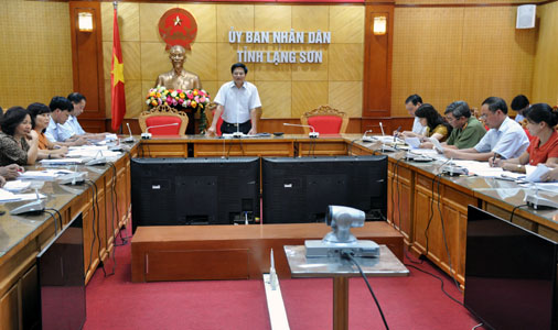 Đồng chí Tô Hùng Khoa, Phó Chủ tịch UBND tỉnh, Trưởng Ban Chỉ đạo kỳ thi THPT Quốc gia 2015 phát biểu chỉ đạo hội nghị