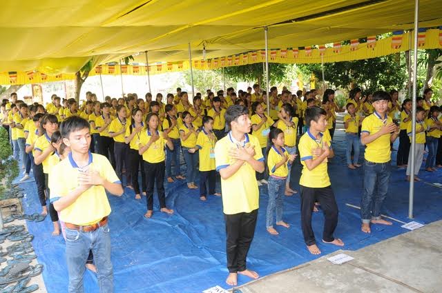 Hơn 300 bạn trẻ dự khóa tu tại chùa Phước Thạnh