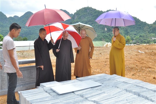 Lạng Sơn: Hòa thượng Thích Thanh Nhiễu kiểm tra tiến độ xây dựng chùa Tân Thanh