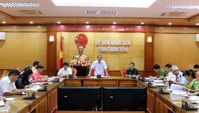 Đồng chí Nguyễn Văn Bình phát biểu kết luận tại cuộc họp
