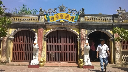 Cổng chùa Ông Thu Xà