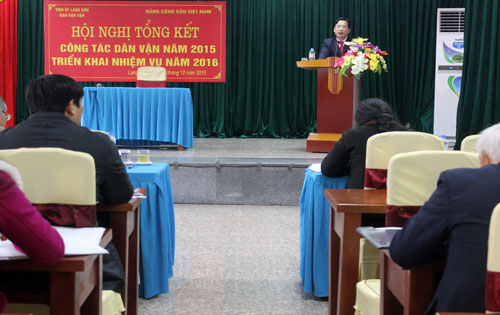 Đồng chí Hoàng Văn Nghiệm, Phó Bí thư Thường trực Tỉnh ủy phát biểu chỉ đạo tại hội nghị.
