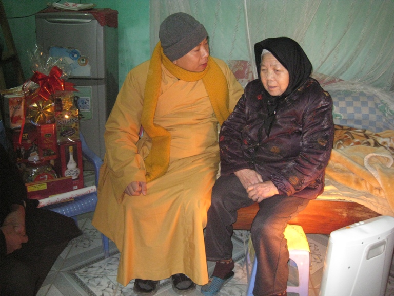Lạng Sơn: Ban Trị sự GHPGVN tỉnh thăm, tặng quà Tết Mẹ Việt Nam anh hùng