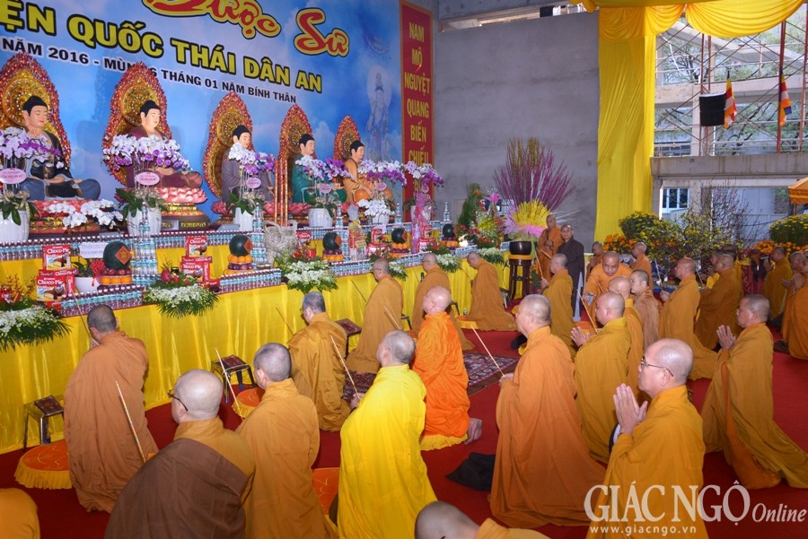 Việt Nam Quốc Tự: Pháp hội Dược Sư được duy trì đến rằm tháng Giêng