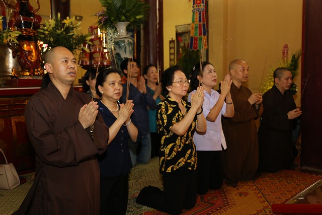 Nguyên PCT nước Nguyễn Thị Doan chúc mừng Phật đản PL.2560