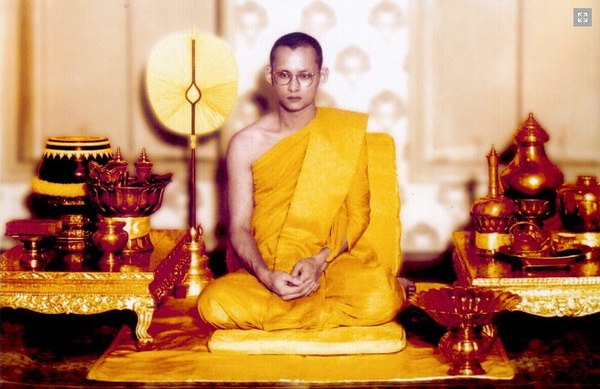 Đức vua Phật tử Thái Lan Bhumibol Adulyadej băng hà