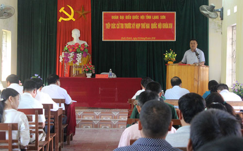 Đồng chí Trần Sỹ Thanh phát biểu tại buổi tiếp xúc cử tri