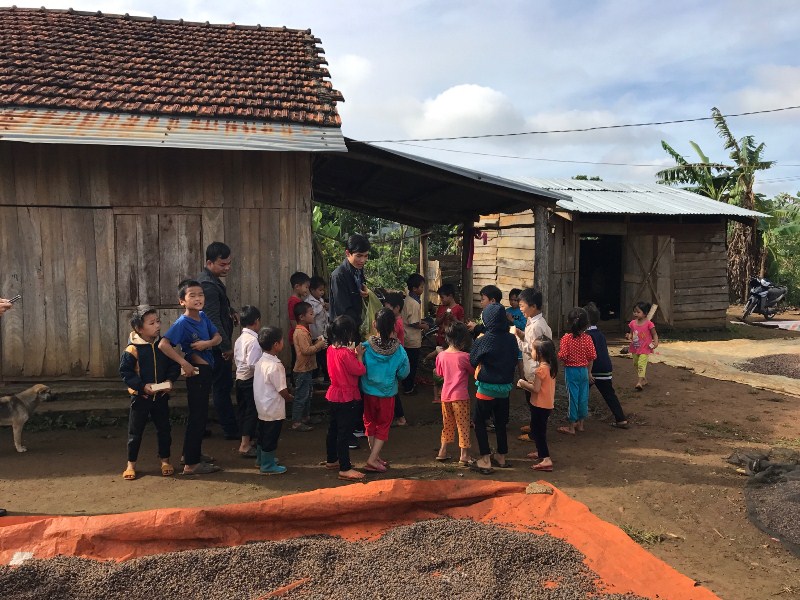 Tại nơi này của tỉnh Đắk Nông, CLB Ngàn Hạc Giấy sẽ xây nhà nội trú cho các em yên tâm đến trường - Ảnh: NGỌC TUYỀN