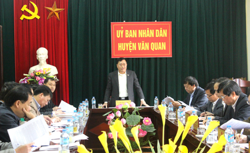 Đồng chí Hồ Tiến Thiệu kết luận hội nghị tại UBND huyện Văn Quan