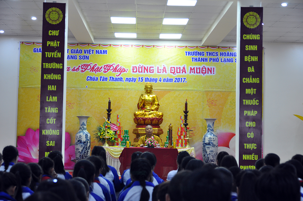 Lạng Sơn: Thuyết giảng Phật pháp cho các em học sinh trường THCS Hoàng Đồng