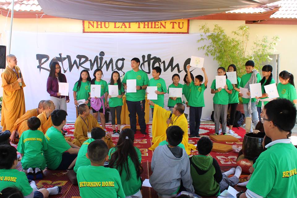 200 bạn trẻ gốc Việt ở Hoa Kỳ về thiền viện tu học