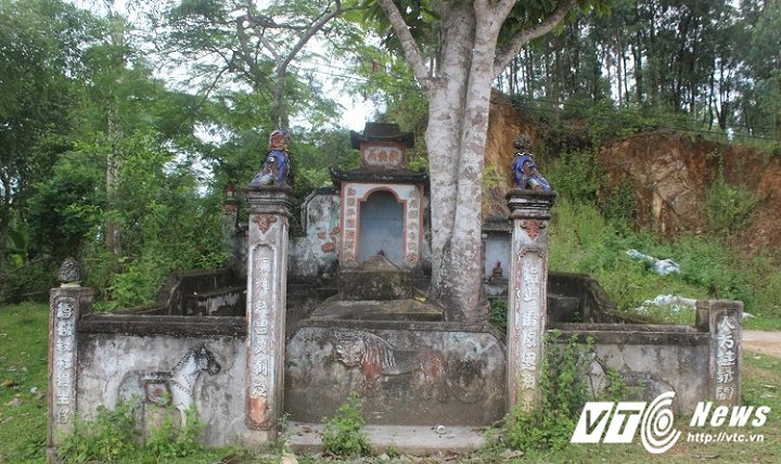 Kỳ bí mộ cổ của thầy lang phù hộ cho người dân khỏi bệnh ở Quảng Bình?