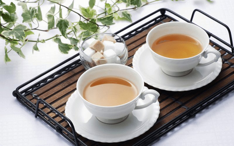 Hòa thêm đường vào trà dù dễ uống nhưng lại ức chế công dụng của trà. (Ảnh: wallpapers-web)