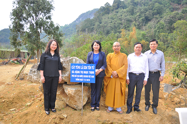 Lạng Sơn: Phó Chủ tịch nước Đặng Thị Ngọc Thịnh đến thăm chùa Tân Thanh