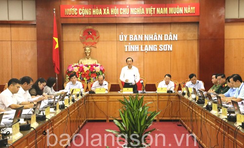 Đồng chí Phạm Ngọc Thưởng, Phó Bí thư Tỉnh ủy, Chủ tịch UBND tỉnh phát biểu tại phiên họp