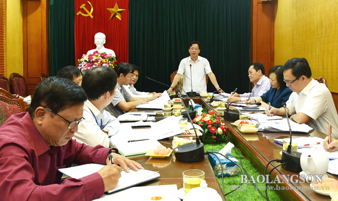 Đồng chí Hoàng Văn Nghiệm, Phó Bí thư Thường trực Tỉnh ủy, Chủ tịch HĐND tỉnh kết luận cuộc họp