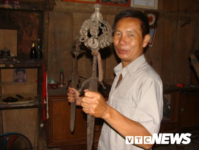 Những thanh kiếm bí ẩn ở Việt Nam: Kiếm báu kỳ lạ của tổ tiên người Dao
