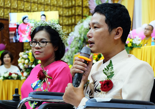 Anh Phạm Thanh Quý xúc động chia sẻ cuộc sống khó khăn của hai vợ chồng. Ảnh: Mạnh Tùng.