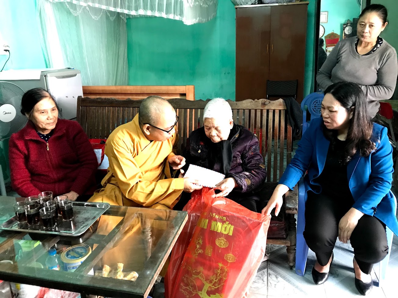 Lạng Sơn: Ban Trị sự GHPGVN tỉnh thăm, tặng quà Tết Mẹ Việt Nam anh hùng