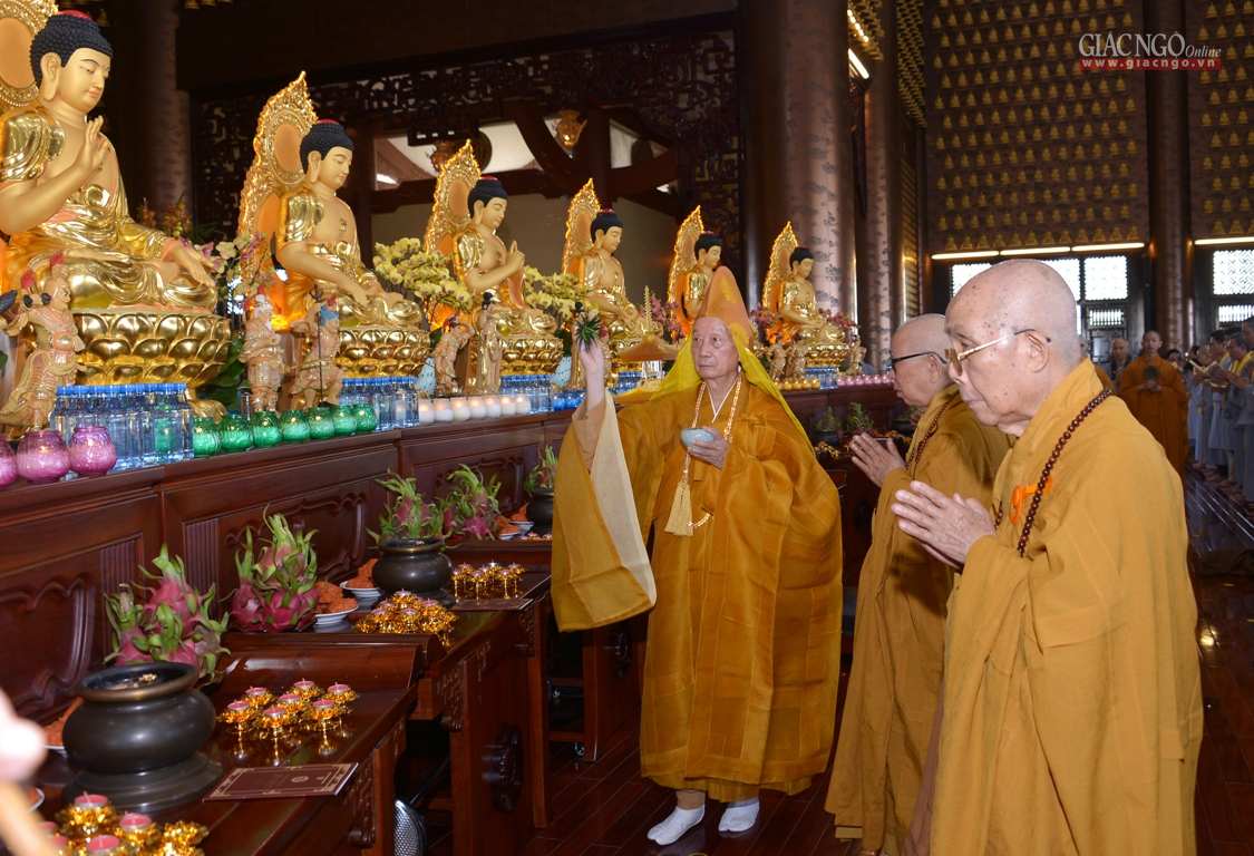 HT,Thích Trí Quảng sái tịnh khai đàn Dược Sư tại chùa Huê Nghiêm vào ngày 23-2-2019 - Ảnh: Bảo Toàn