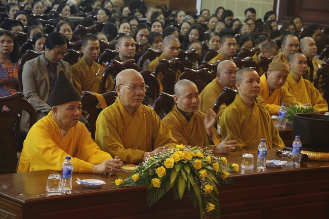 Chư tôn đức và Phật tử tham dự