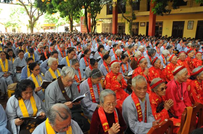 Trên 1.000 Phật tử được tổ chức mừng thọ tại chùa Bằng