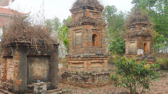 Ngôi chùa cổ trăm năm tuổi và những câu chuyện kỳ lạ (2) Bí ẩn những vụ đào bới ngôi chùa và con rắn lạ "canh" ba tòa tháp cổ