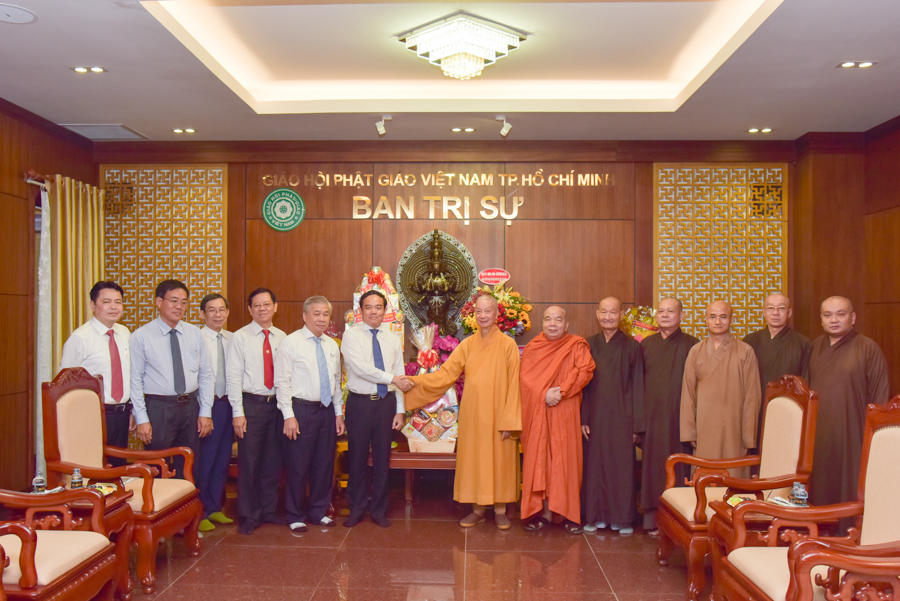 TP.HCM: Lãnh đạo Thành uỷ chúc Phật Đản chư tôn đức Giáo hội