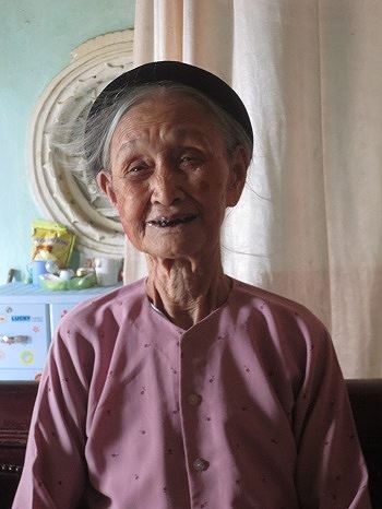 Cụ Nguyệt trông trẻ hơn so với tuổi 104 của mình