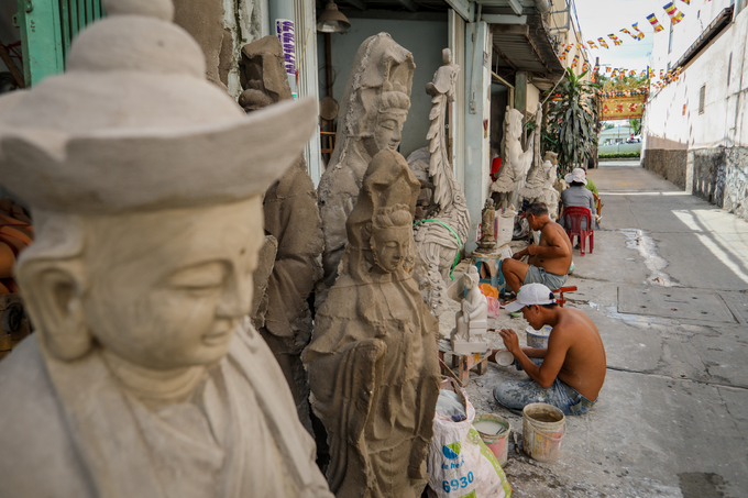 Xóm gần 100 năm làm tượng Phật ở Sài Gòn