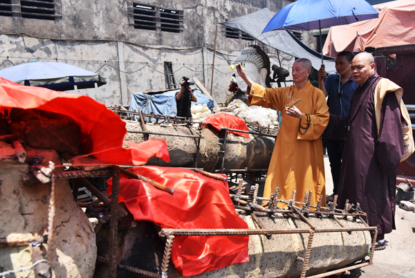 Nam Định: Lễ Sái tịnh rót đồng đúc đỉnh tháp chùa Bát bửu Phật đài – Tp. Hồ Chí Minh
