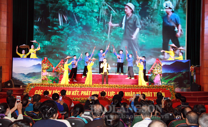 Tiết mục văn nghệ mở màn Đại hội đại biểu các Dân tộc thiểu số Thành phố Lạng Sơn lần thứ III