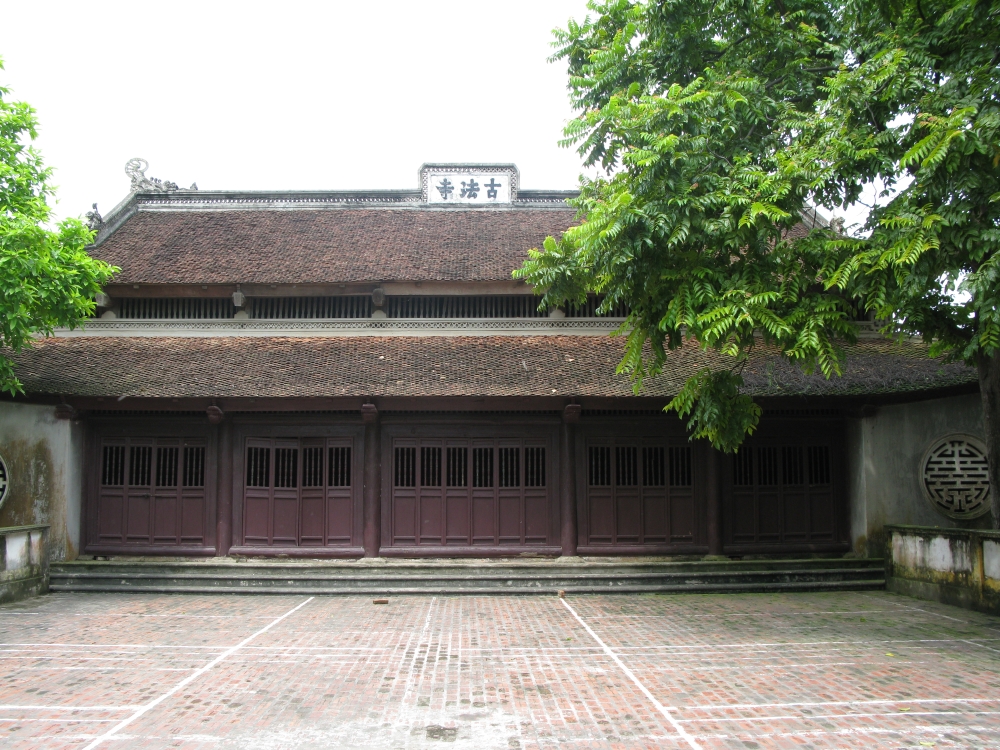 Tam quan chùa Dận được xây dựng trên nền cũ, nơi Lý Công Uẩn từng được sinh ra.