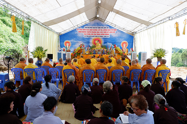 Phật giáo tỉnh tổ chức lễ Đại lễ cầu siêu tại Pháo đài thị trấn Đồng Đăng