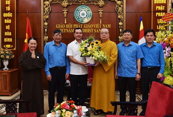 Hà Nội: Tổng Liên Đoàn Lao động Việt Nam tới vấn an Chư tôn đức Giáo phẩm GHPGVN