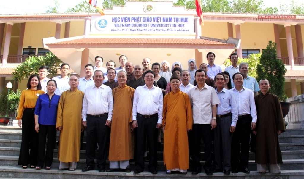 Phó Thủ tướng Thường trực thăm Học viện Phật giáo VN tại Huế