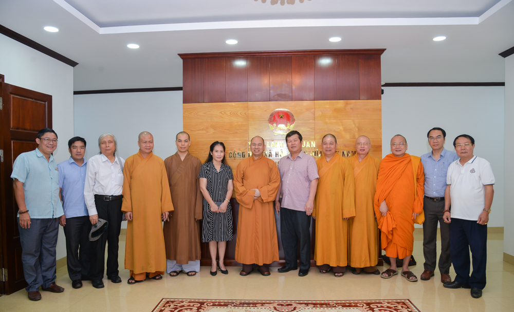 Lào: Trung ương GHPGVN thăm Tổng lãnh sự quán Việt Nam