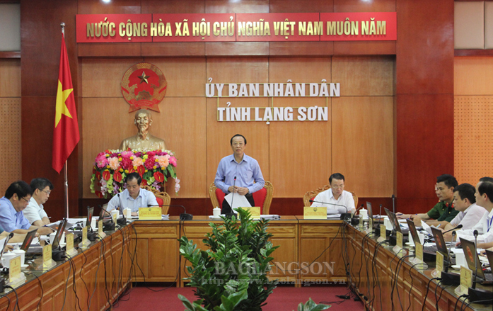Đồng chí Phạm Ngọc Thưởng, Phó Bí thư Tỉnh ủy, Chủ tịch UBND tỉnh phát biểu tại phiên họp