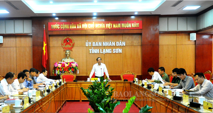 Đồng chí Dương Xuân Huyên, Phó Chủ tịch UBND tỉnh phát biểu kết luận cuộc họp