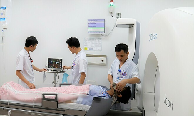 Bệnh nhân điều trị u não tại Bệnh viện K. Ảnh: Hà Trần.