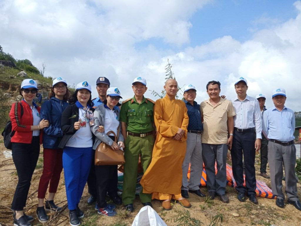 Gia Lai: Phật giáo tỉnh kết hợp tổ chức phóng sanh tái tạo nguồn lợi thủy sản tại hồ Thủy điện Ka Nak