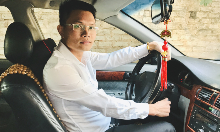 Nguyễn Mạnh Hùng thực hiện chuyến xe 0 đồng bắt đầu từ 5/11/2019. (Ảnh qua vnexpress)